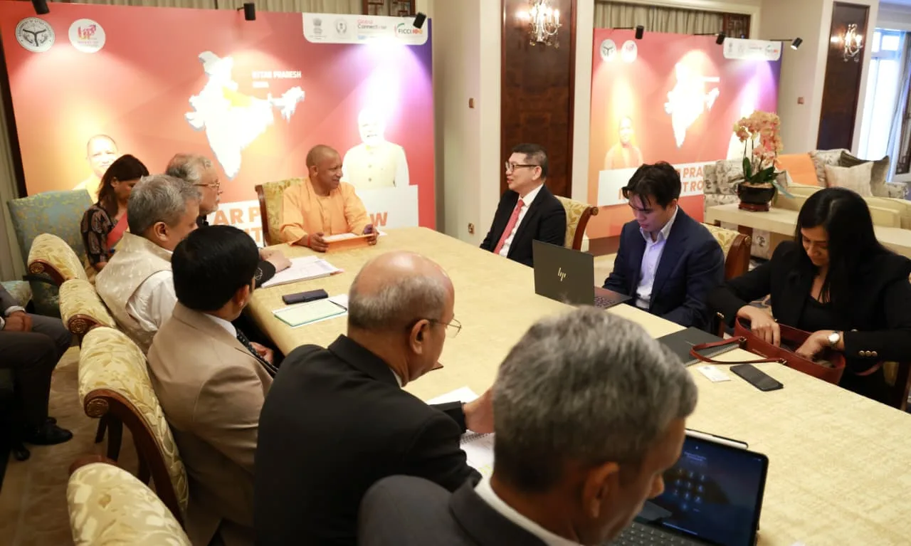 Closed-door meeting between the Uttar Pradesh and Yamanashi delegations.